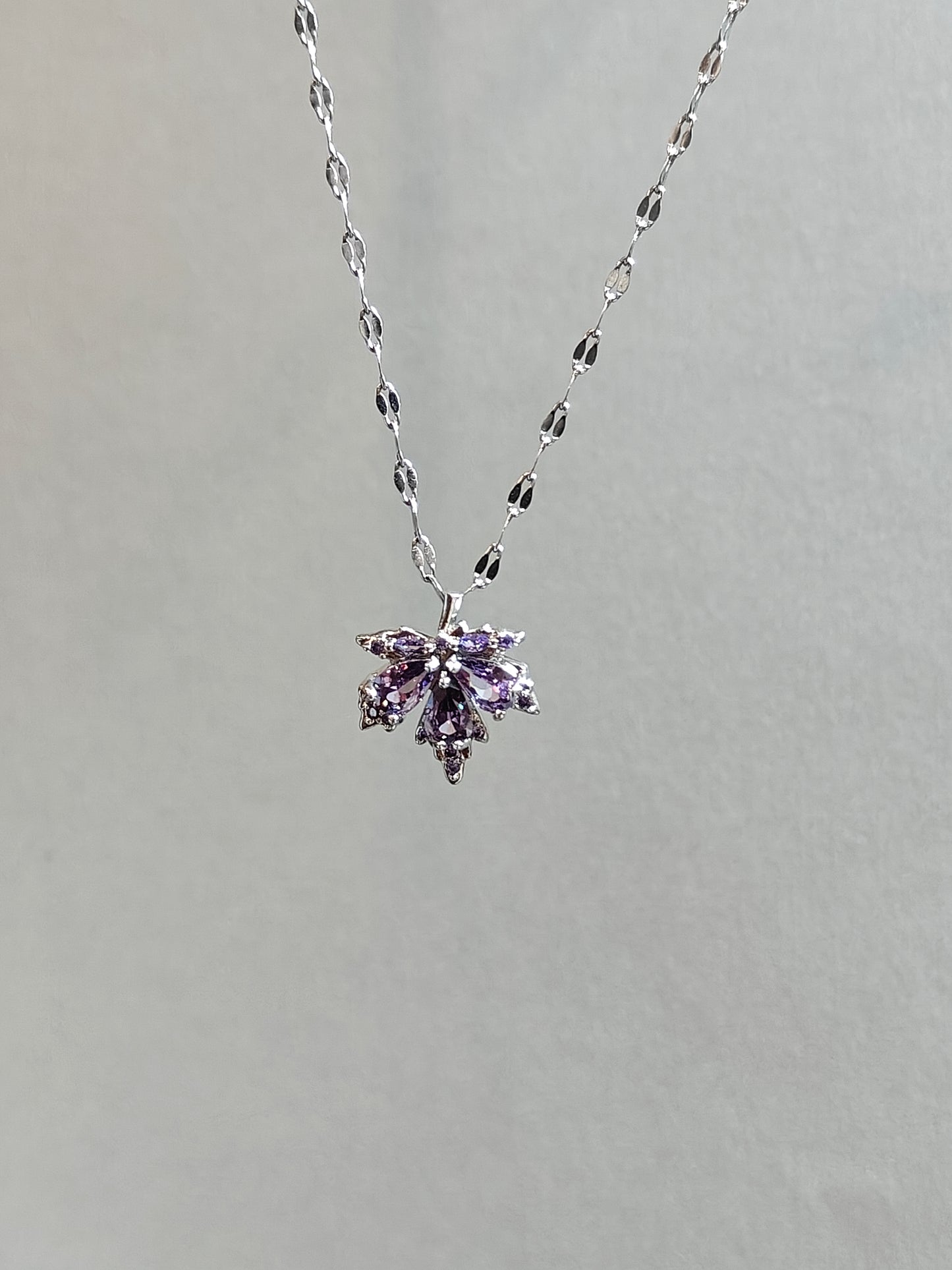 Burning Maple Leaves Necklace N0011