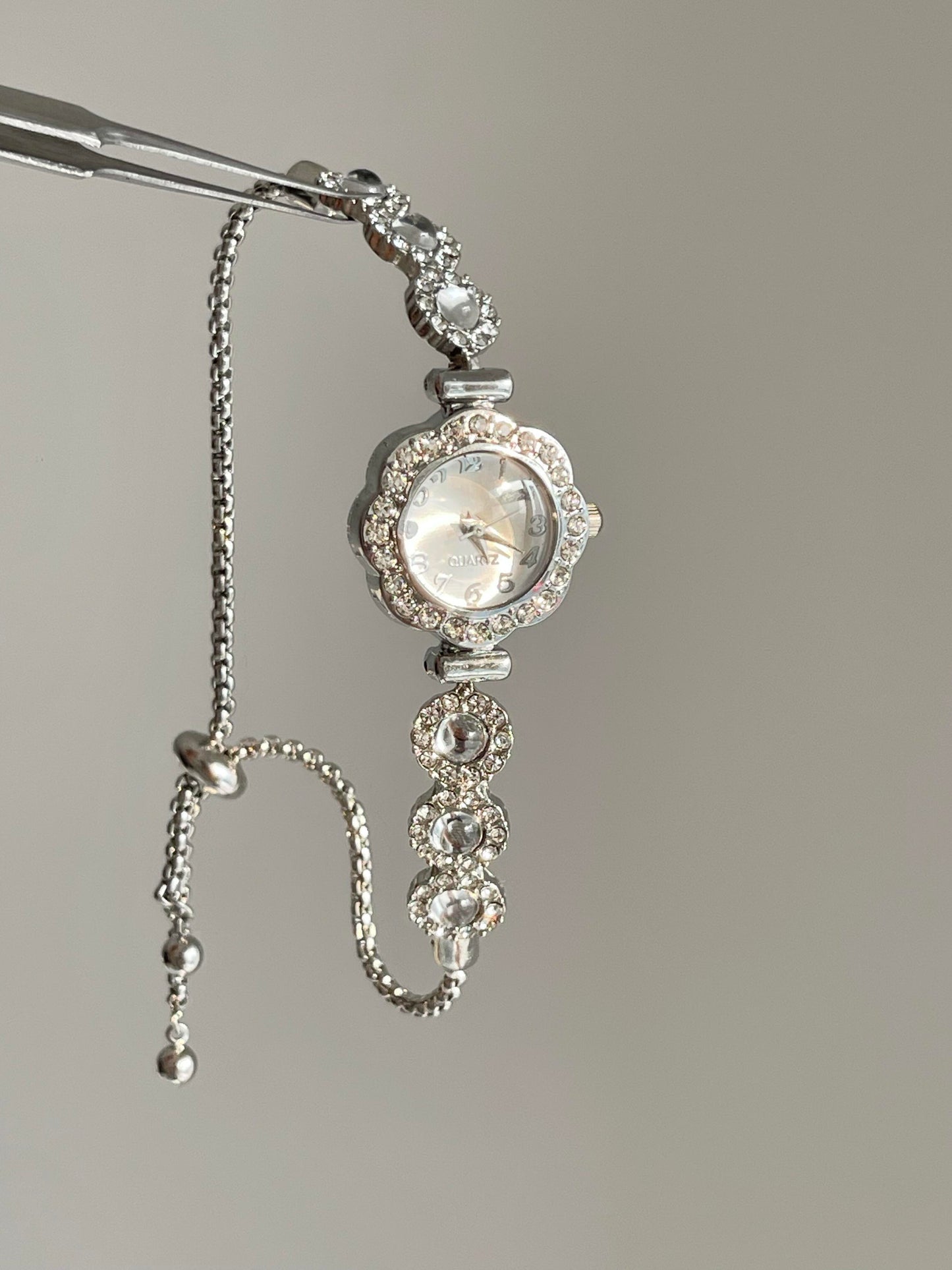 Vintage Glamour Silver Crystal Flower Bracelet Watch W0001