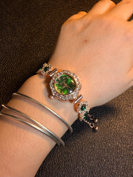 Vintage Emerald Green Crystal Flower Bracelet Watch W0004