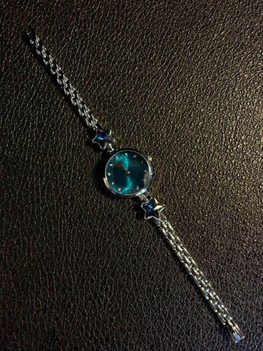 Retro Minimalist Silver Chain Watch with Teal Dial & Stars W0005
